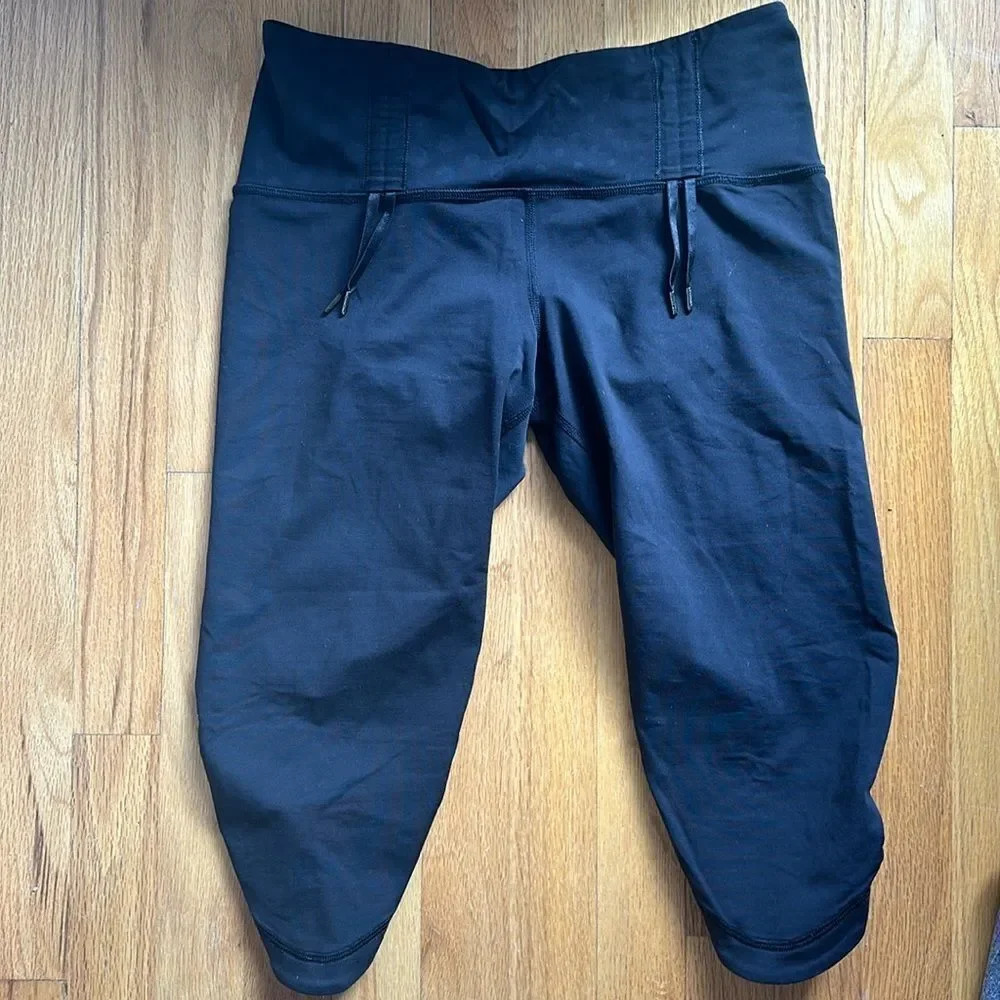 Lululemon sz 10 black crop leggings with cinch ties great pre owned condition